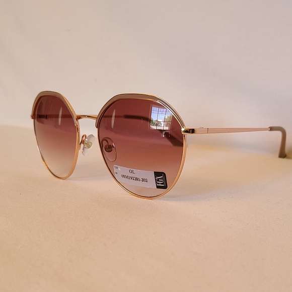 Fashion Sunglasses - Picture 2 of 5
